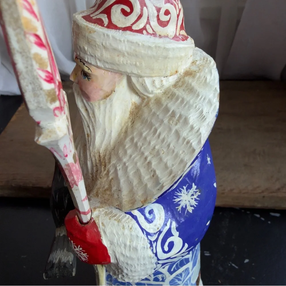 Vintage winter scene Ded Moroz w bird, Signed 10”